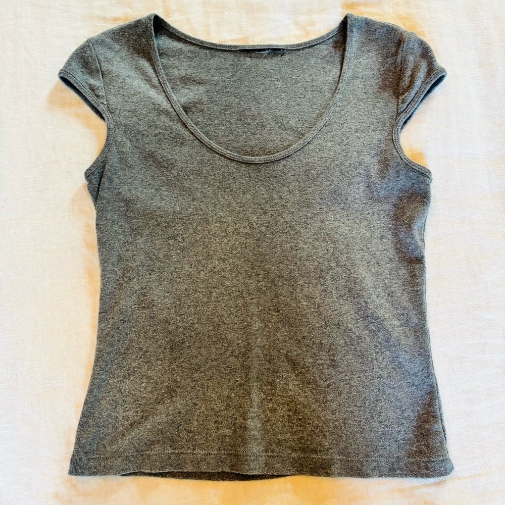 Y2K baby tee Gray Fitted Cap Sleeve‎ T-Shirt